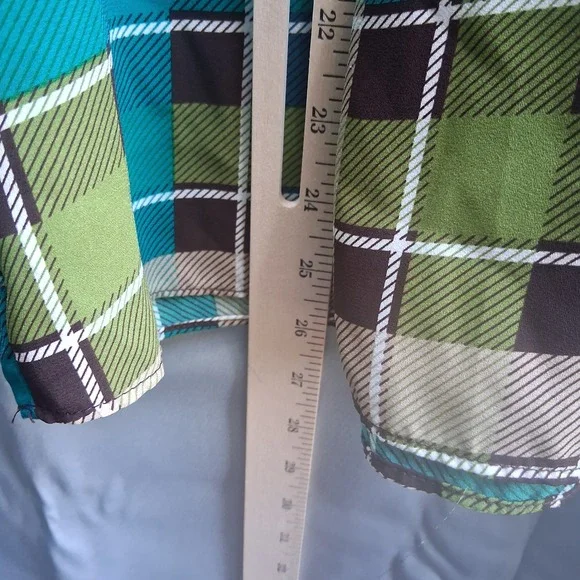 Cato Womens 18/20W Plaid Long Sleeve Blouse Smocked Neck Cuffs Green Blue Plaid - Picture 8 of 9